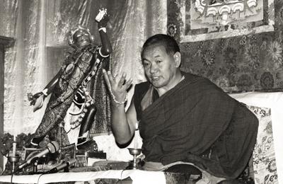 Lama Yeshe teaching at Tushita Retreat Centre, Dharamsala, India, 1983. Photo: Ueli Minder.